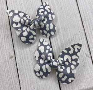 Gray/White Leopard Butterfly Piggy set